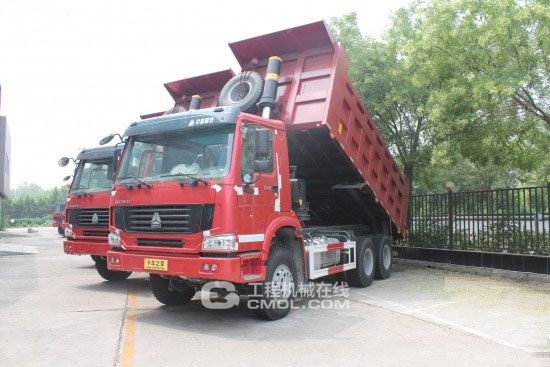 中国重汽HOWO6x4自卸车