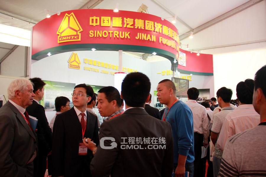 复强动力公司亮相再制造展1