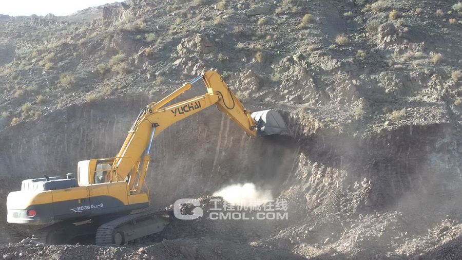 玉柴YC360-8液压挖掘机在矿山作业