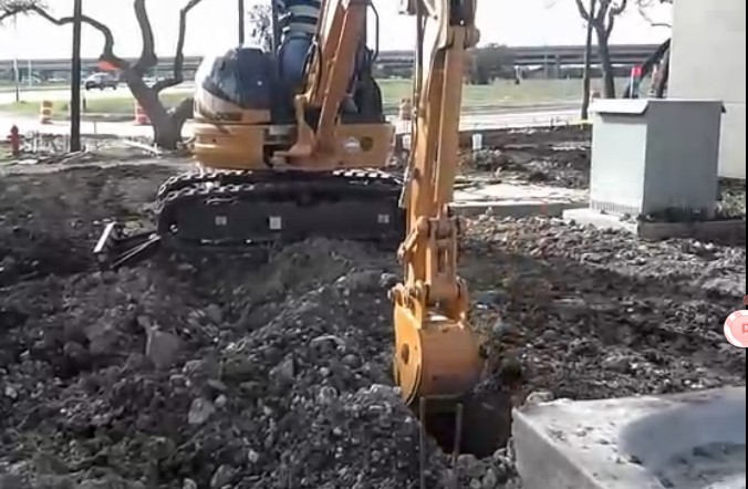 凯斯CX36B小型挖掘机工作视频 