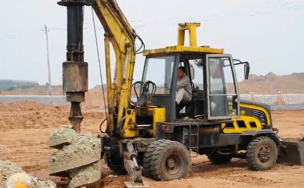 视频：轮式旋挖钻机