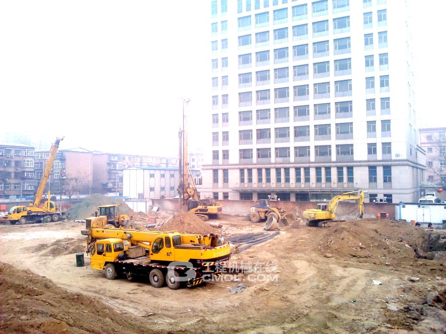 北京北三环工地机械4