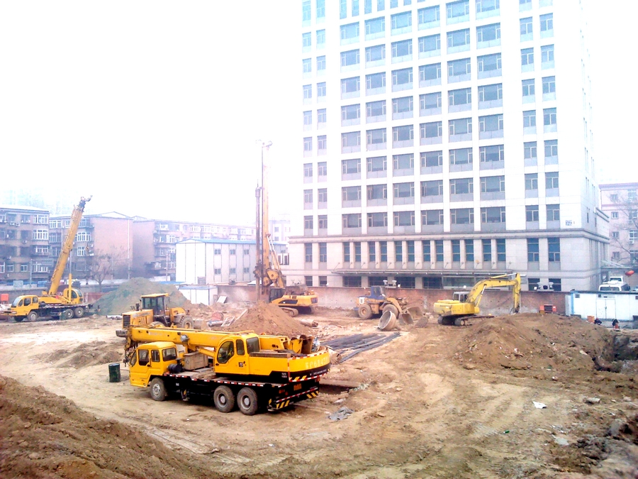 北京北三环工地机械
