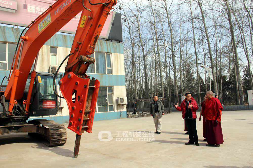 北京骏马集团捐赠挖机仪式9