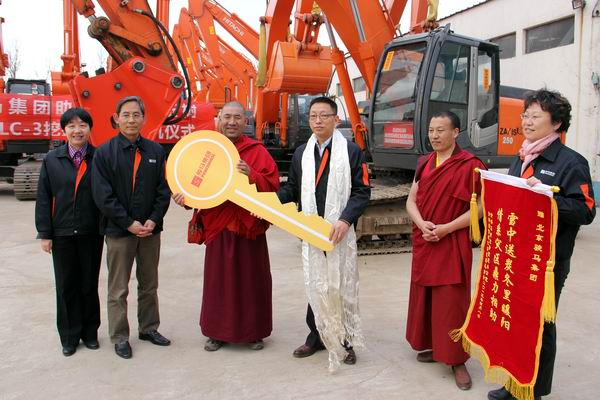北京骏马集团捐赠挖机助力建设新玉树