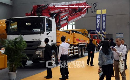 四桥全球最长全钢臂架60米泵车徐工HB60K