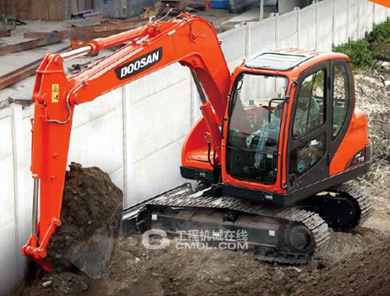 斗山DX75小型挖掘机
