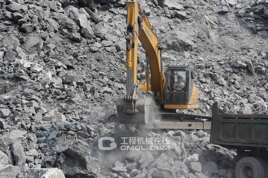 QSB7发动机助柳工922D挖掘机扬威大龙角采石场