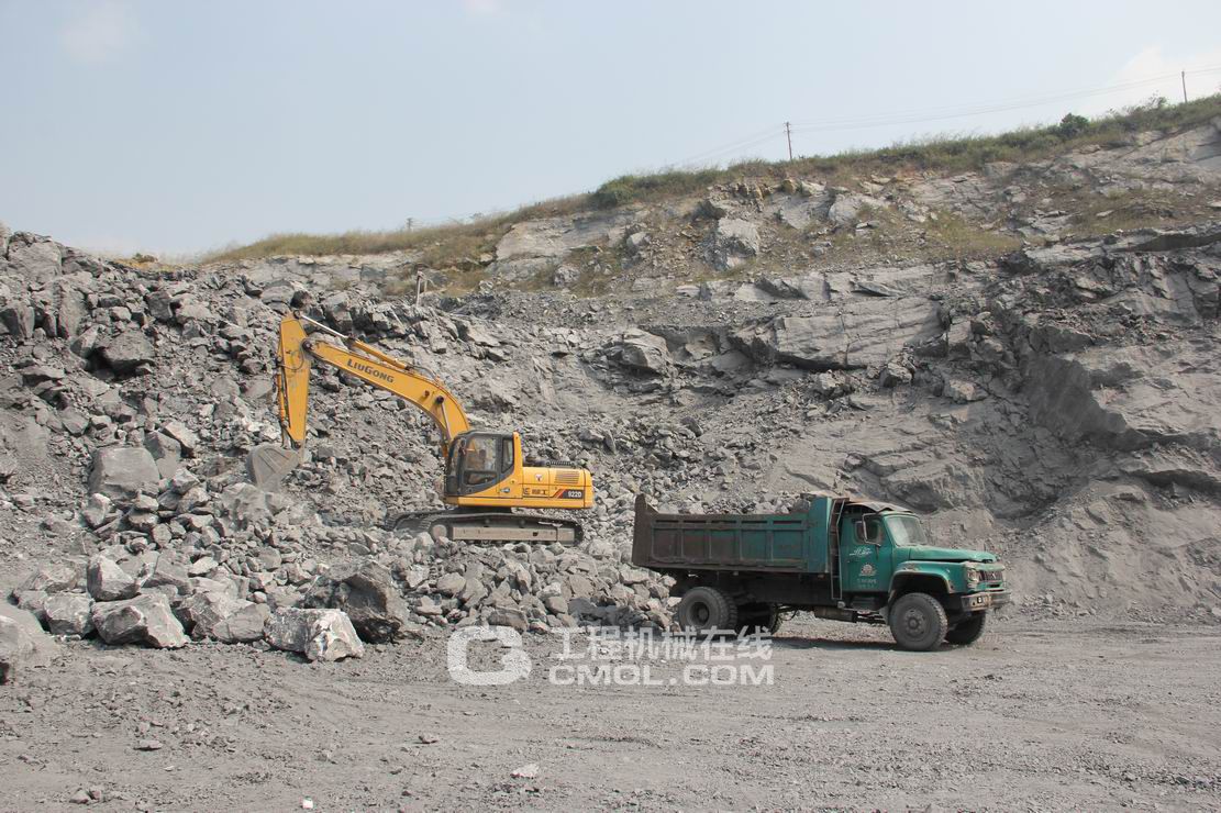 QSB7发动机助柳工922D挖掘机扬威大龙角采石场