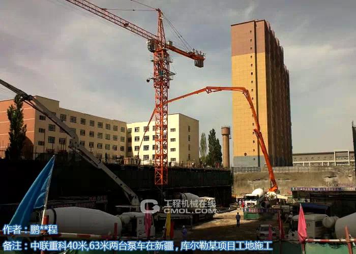 中联重科40米和63米两台泵车在新疆库尔勒某项目工地