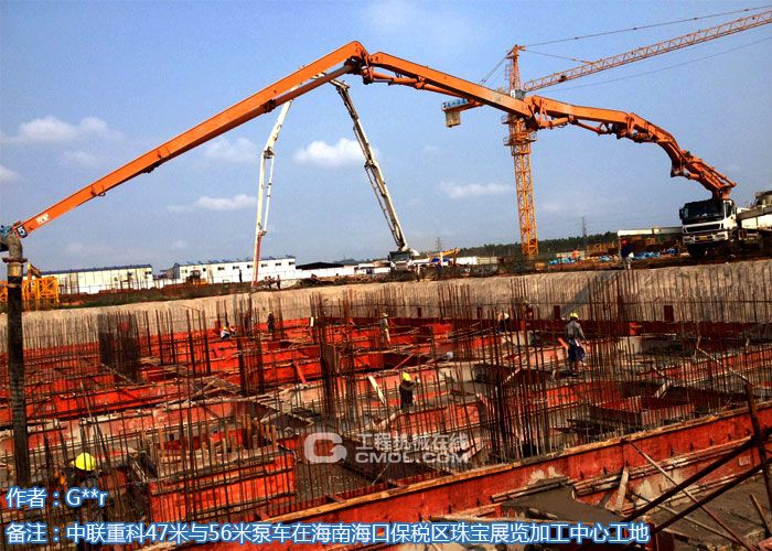 中联重科47米和56米泵车在海南海口保税区珠宝展览加工中心工地