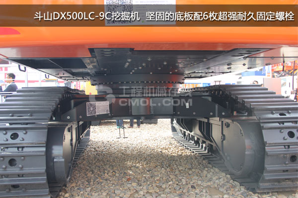 DX500LC-9C挖掘机　坚固的底板设计