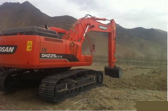 斗山DH225LC-9挖掘机