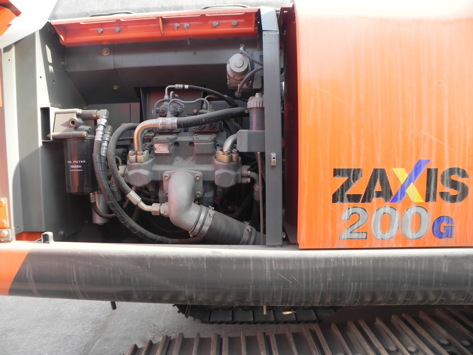 日立ZX200-3挖掘机的泵室