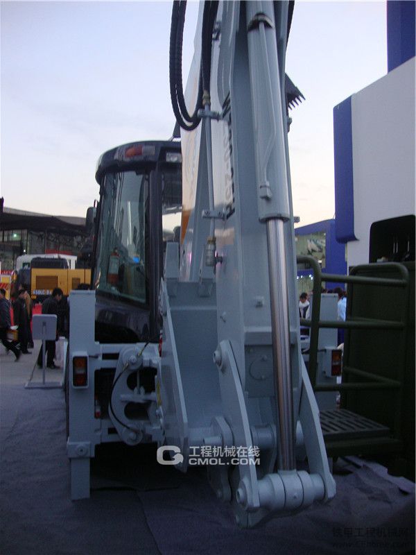 宇通重工WZ30-25H 挖掘装载机 