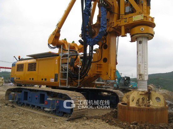 中国南车旋挖钻机TR300D